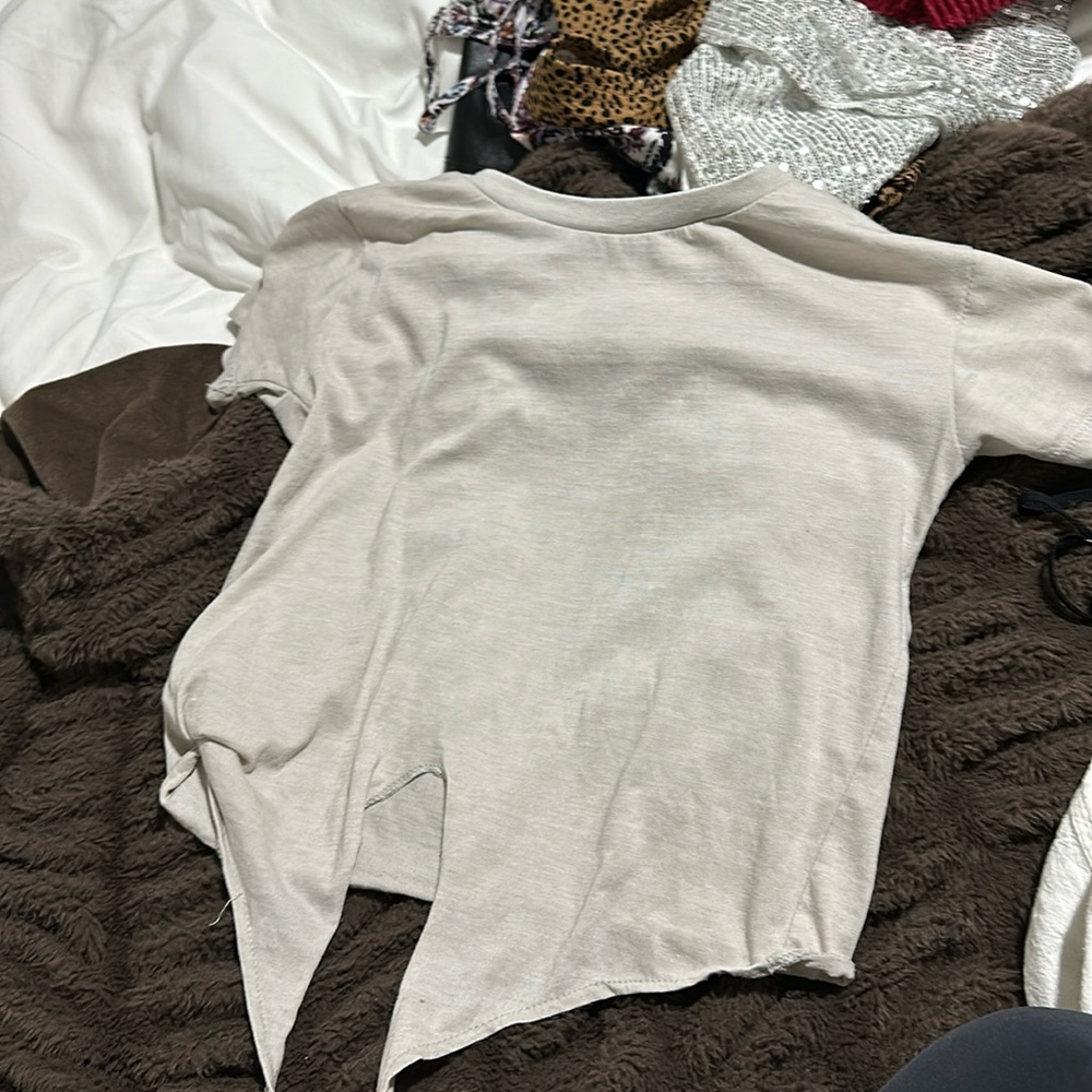 Basic grey tie tee shirt